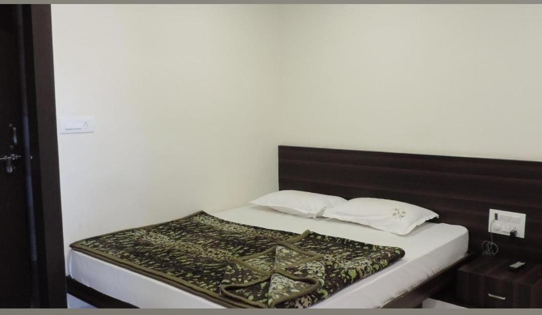 Hotel Paradise Stays Pachmarhī Екстериор снимка