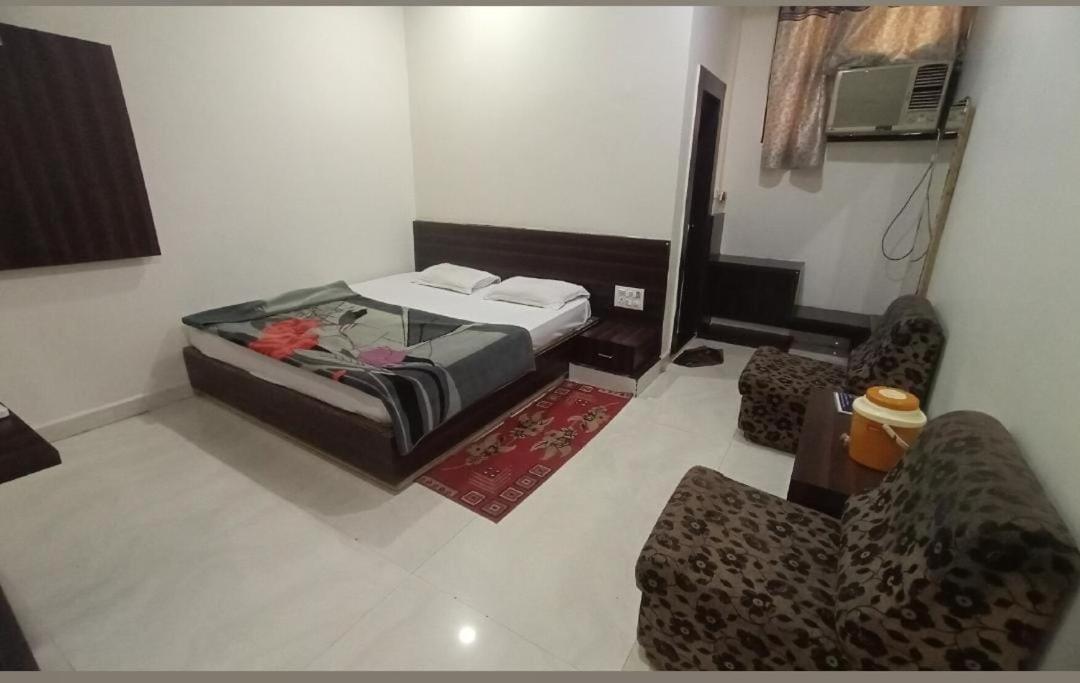 Hotel Paradise Stays Pachmarhī Екстериор снимка