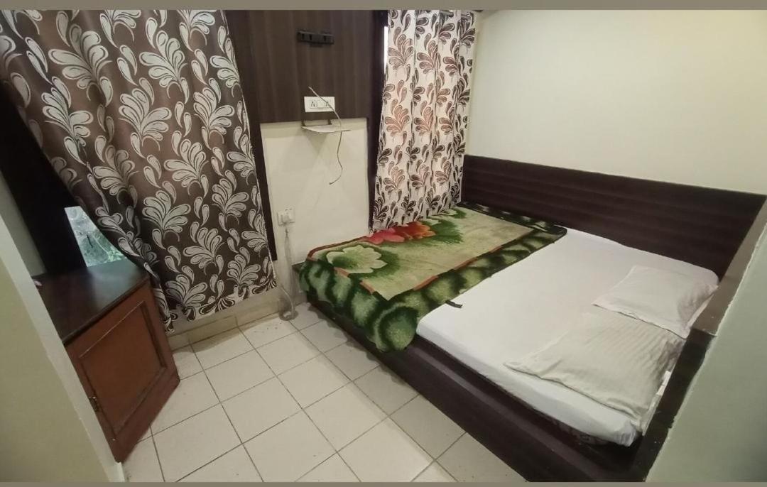 Hotel Paradise Stays Pachmarhī Екстериор снимка