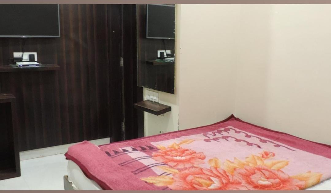 Hotel Paradise Stays Pachmarhī Екстериор снимка
