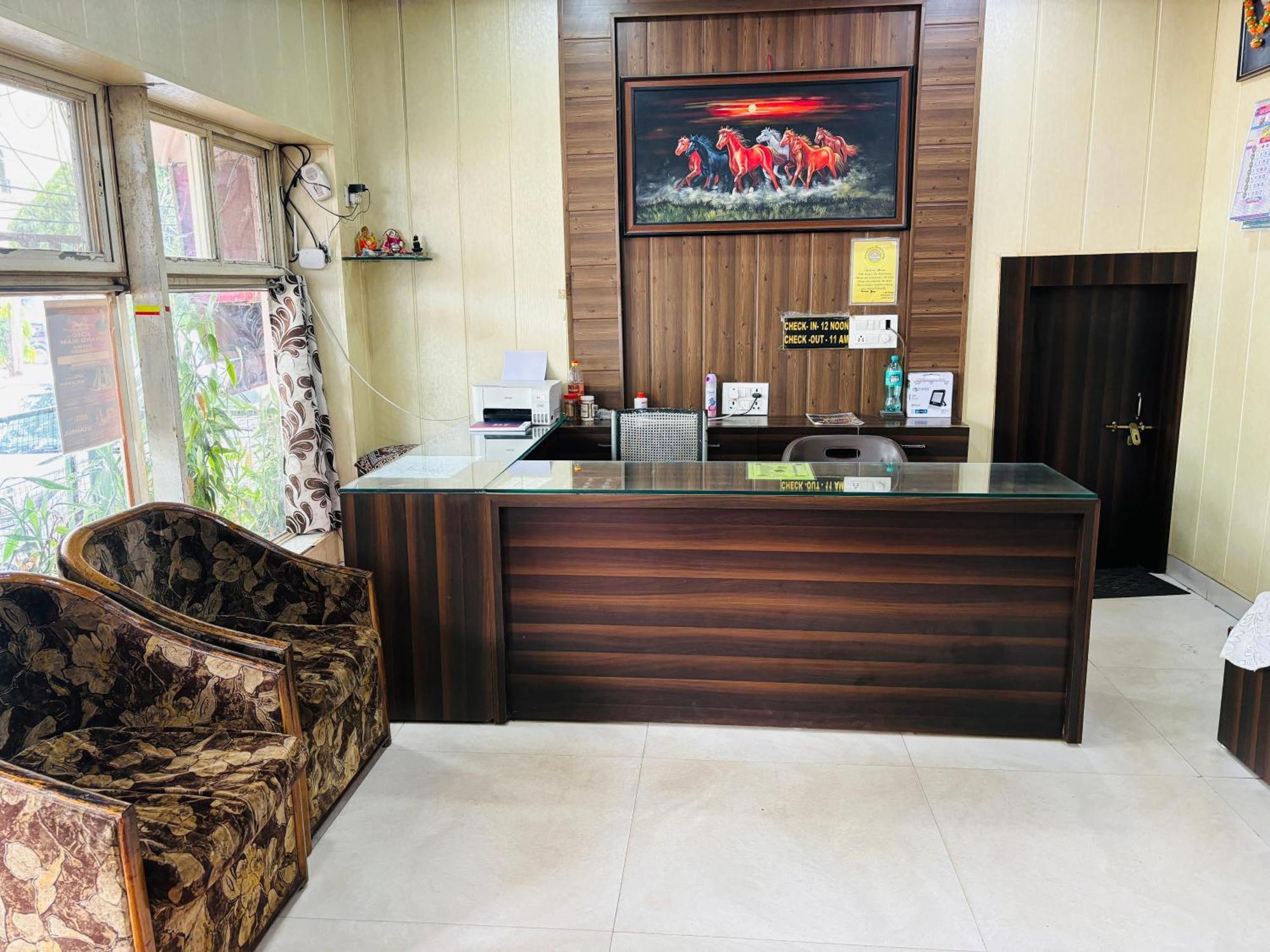 Hotel Paradise Stays Pachmarhī Екстериор снимка