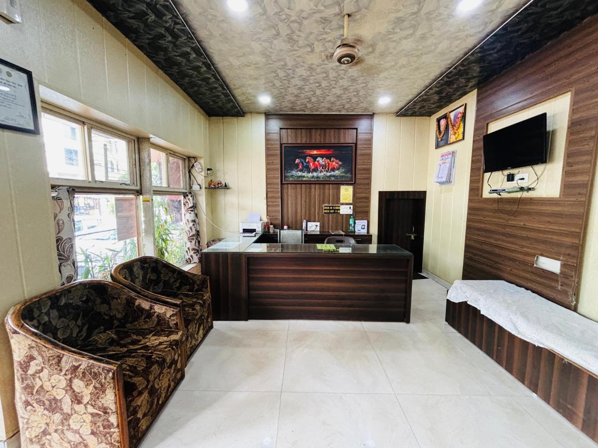 Hotel Paradise Stays Pachmarhī Екстериор снимка